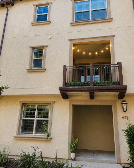 Building Photo - 922 Slate St