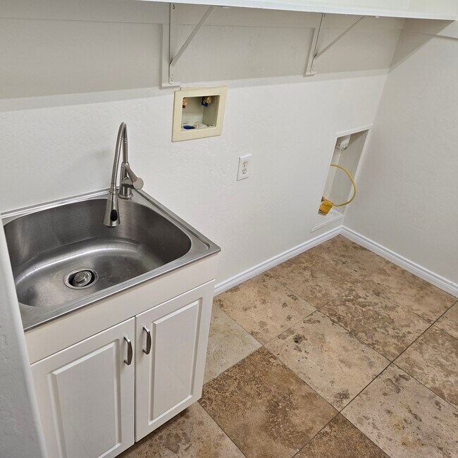 Building Photo - 12008 Sandy River Ct