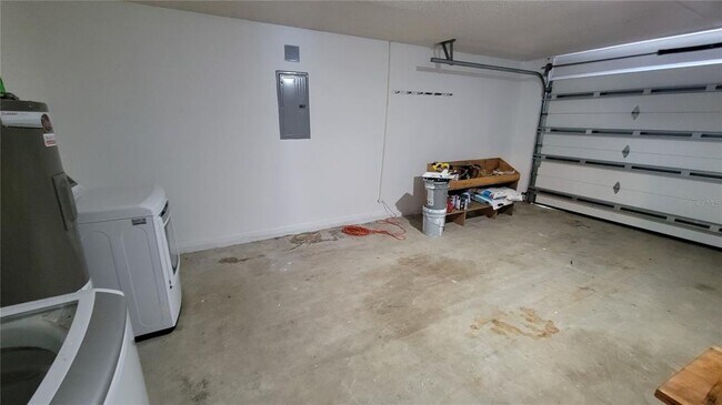 Building Photo - 3048 Bonkirk Dr
