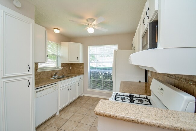 Building Photo - 1910 Crosscoach Ln