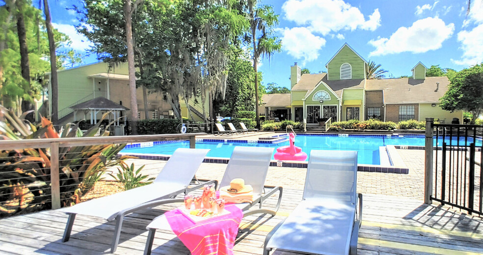 Swimming Pool - The Breakers Apartments