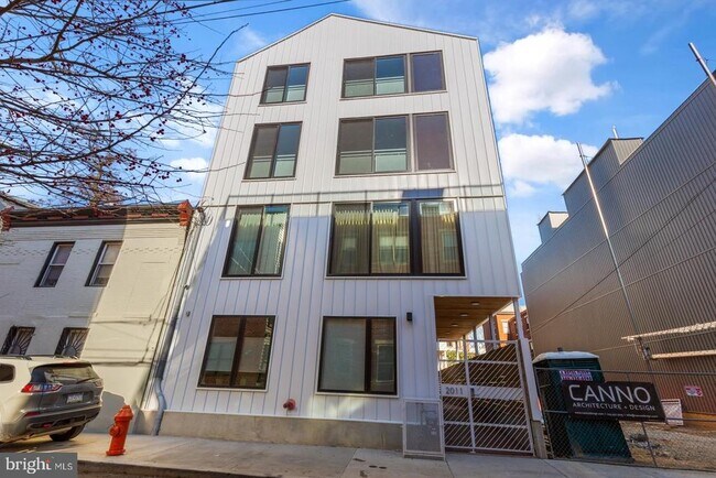 Building Photo - 2011 Cambridge St