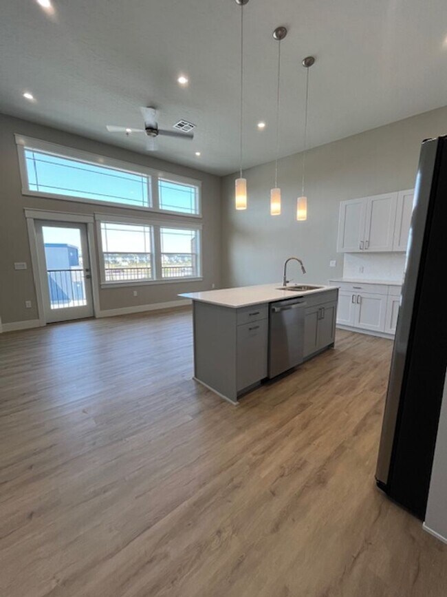 Building Photo - Just Completed Special! Easy - turn key Li...