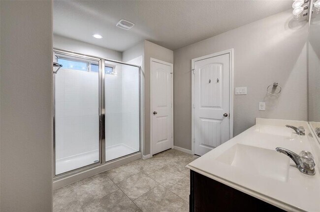 Building Photo - 3006 Dripping Springs Ct