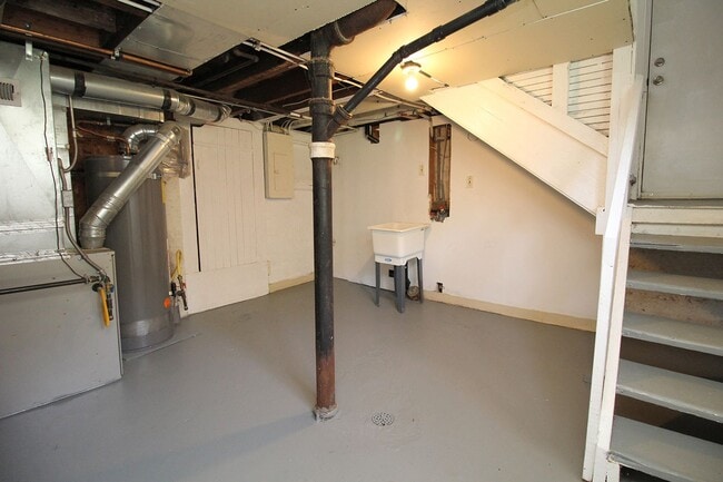 Building Photo - 2315 SE 66th Ave
