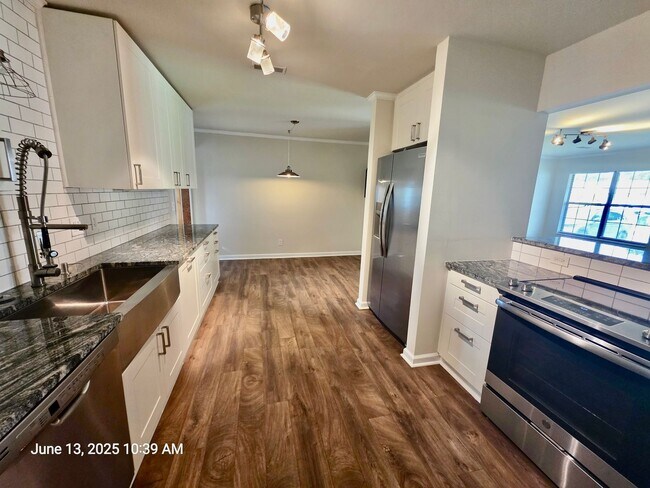 Building Photo - Charming 3 bedroom on a huge lot - Boulder...