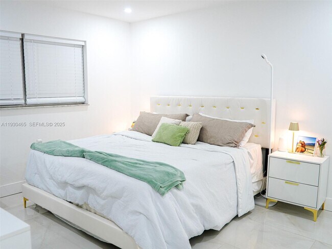 Building Photo - 7951 NW 37th Dr