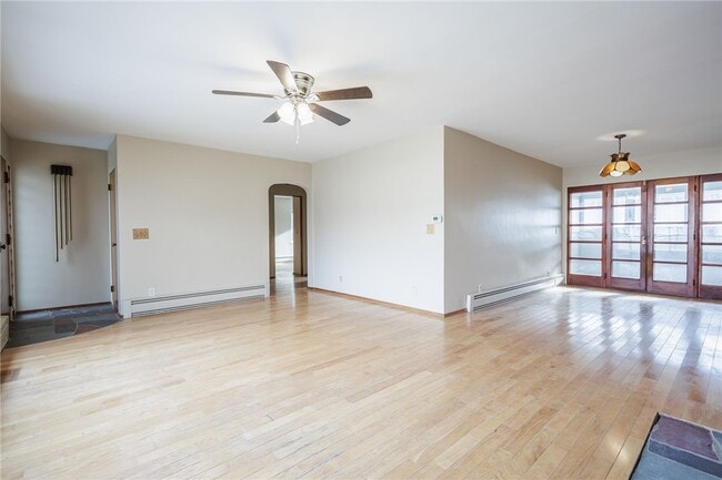 Building Photo - 43 River Meadow Dr