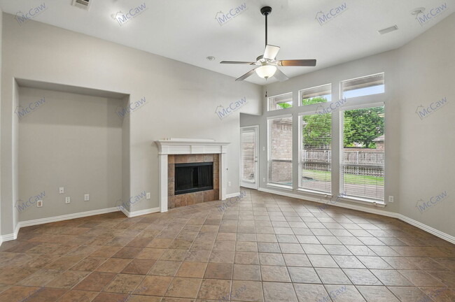 Building Photo - 1210 Surrey Ln