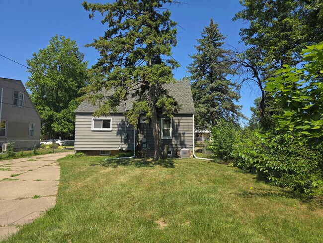 Building Photo - 534 Ardmore Dr