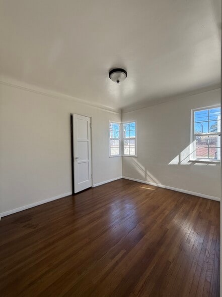 Building Photo - 5854 Arlington Ave