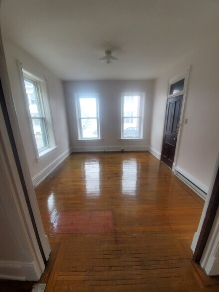 Building Photo - 25 S Locust St