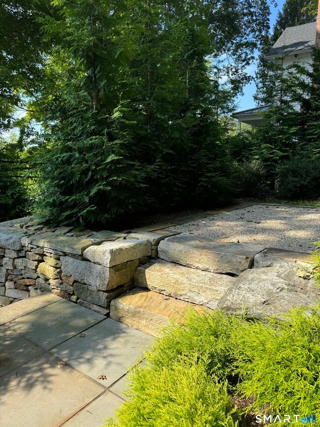 Building Photo - 4 Main St