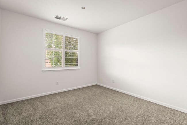 Building Photo - 4 Bedroom Home with Loft & Mountain Views ...