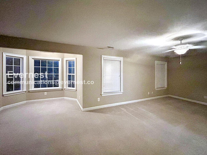 Building Photo - 3204 Eagles Watch