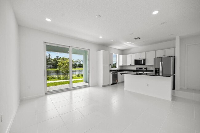 Building Photo - 4520 Longwood Lk Sq