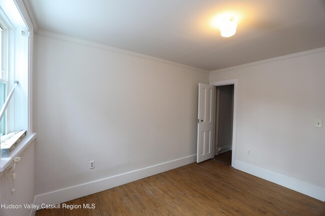 Building Photo - 16 John St