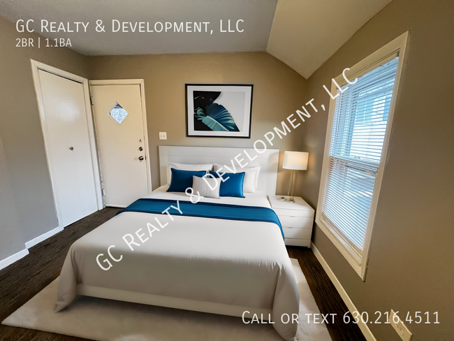 Building Photo - ***3LINCOLN PARK - COACH HOUSE / 2 BDRM + ...