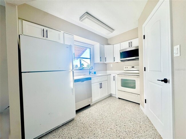 Building Photo - 4528 Floramar Terrace