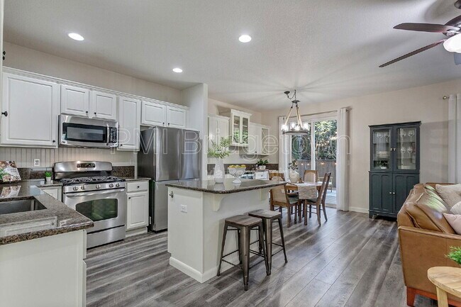 Building Photo - 21724 SW Vintner Ln