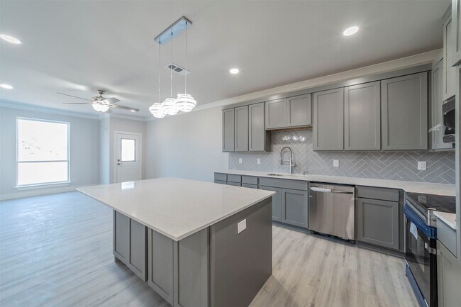 Building Photo - 1611 Mignon Dr