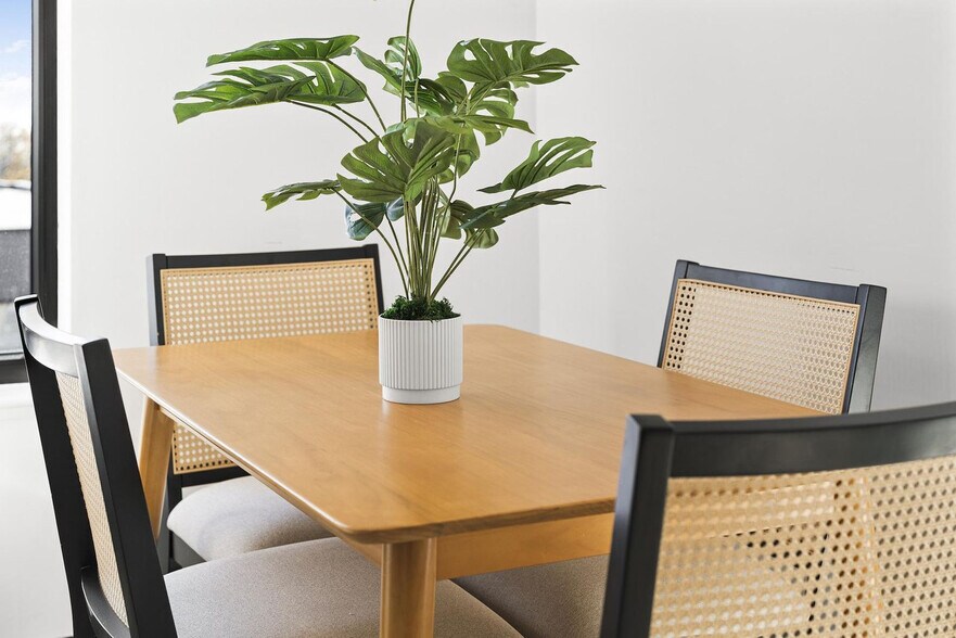 Building Photo - 600 Broadway