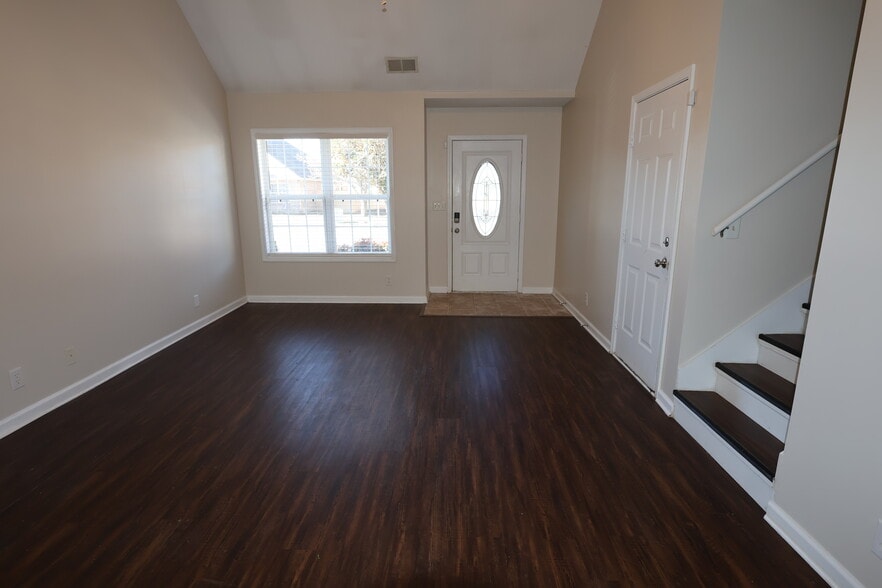 Living Room - 999 Culverson Ct