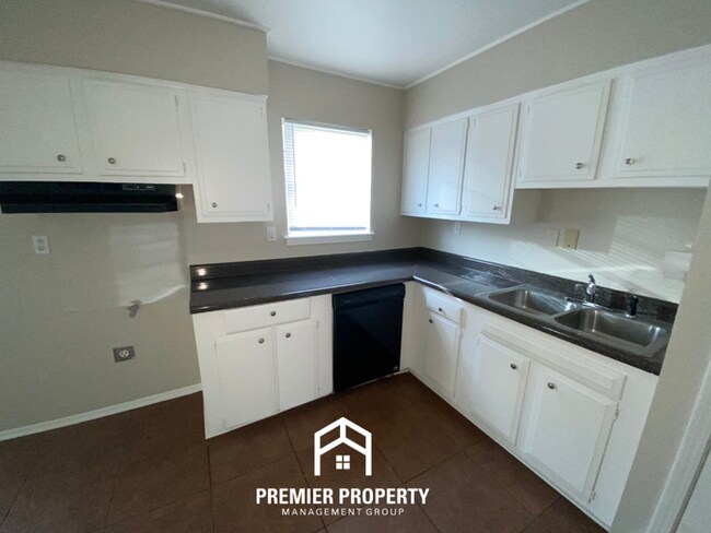 Building Photo - 4155 Windermere Rd