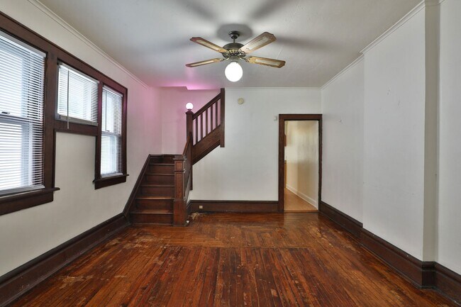 Building Photo - 4 Bedroom North Campus Newly Remodeled House with 2 Decks and Patio