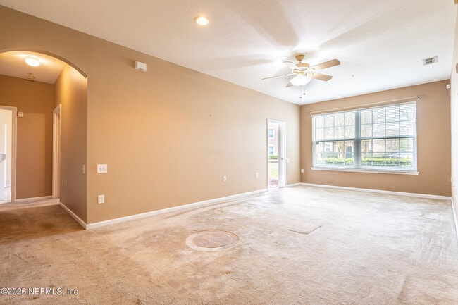 Building Photo - 7990 Baymeadows Cir E