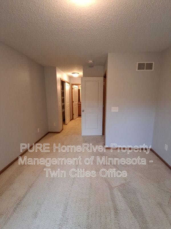 Building Photo - 393 Ojibway Path