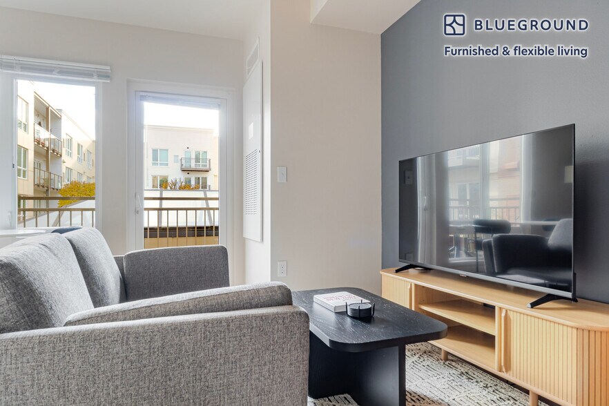 Building Photo - 10333 Main St