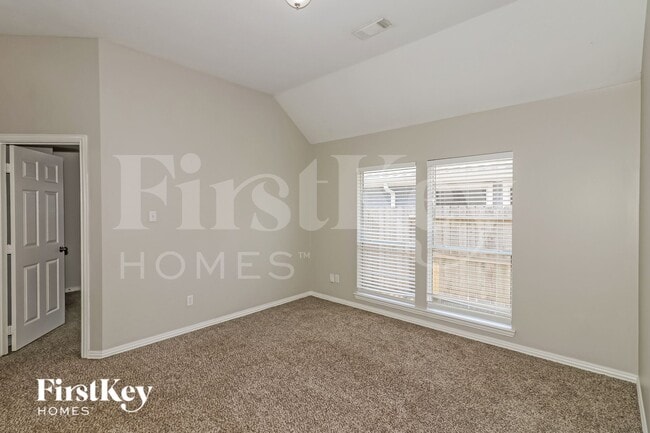 Building Photo - 15814 Stiller Park Dr