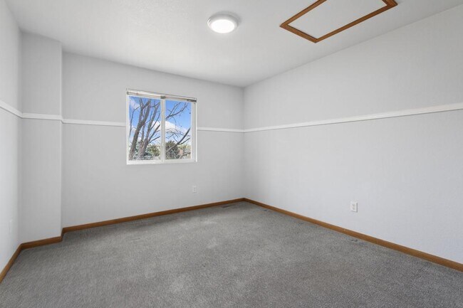 Building Photo - 151 Crabapple Dr