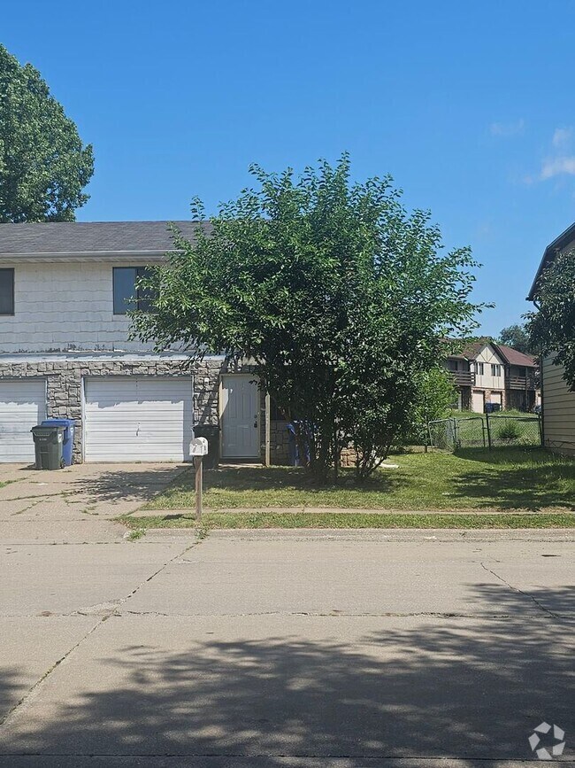 Building Photo - 754-756 W 61st St.