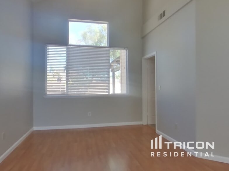 Building Photo - 4684 Cove Ln