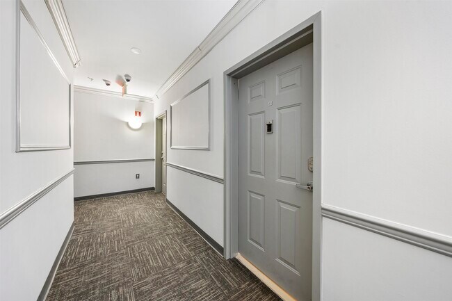 Building Photo - 8915 Bergenwood Ave