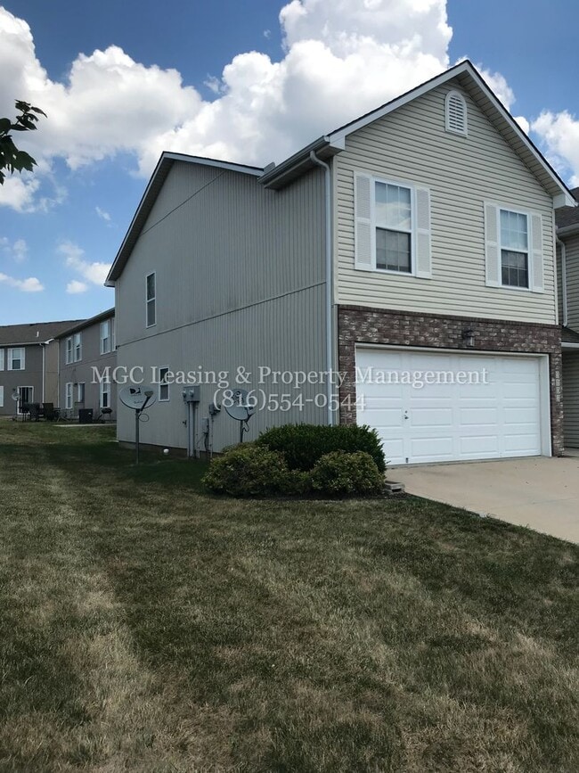 Building Photo - 3101-3103 NW Gateway Dr