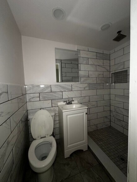 Building Photo - 1316 E Berks St