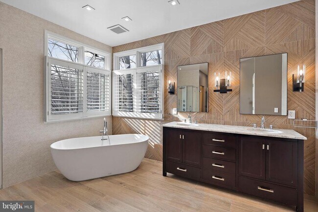 Building Photo - 1460 Waterfront Rd