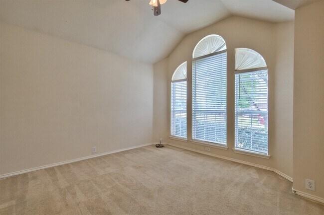 Building Photo - 2605 Monroe Dr