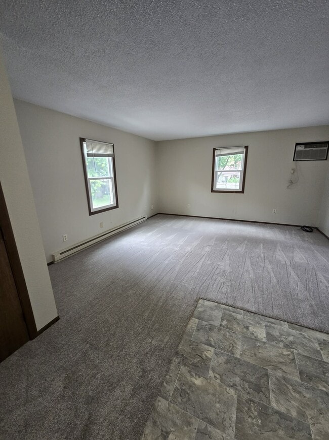Building Photo - 5534 Glenridge Dr