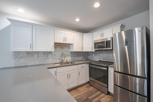 Building Photo - 77805 California Dr
