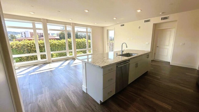 Building Photo - 5933 Sunstone Dr