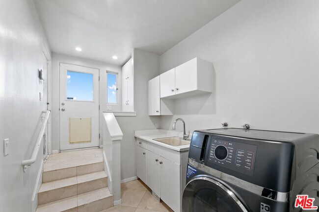 Building Photo - 30112 Cuthbert Rd