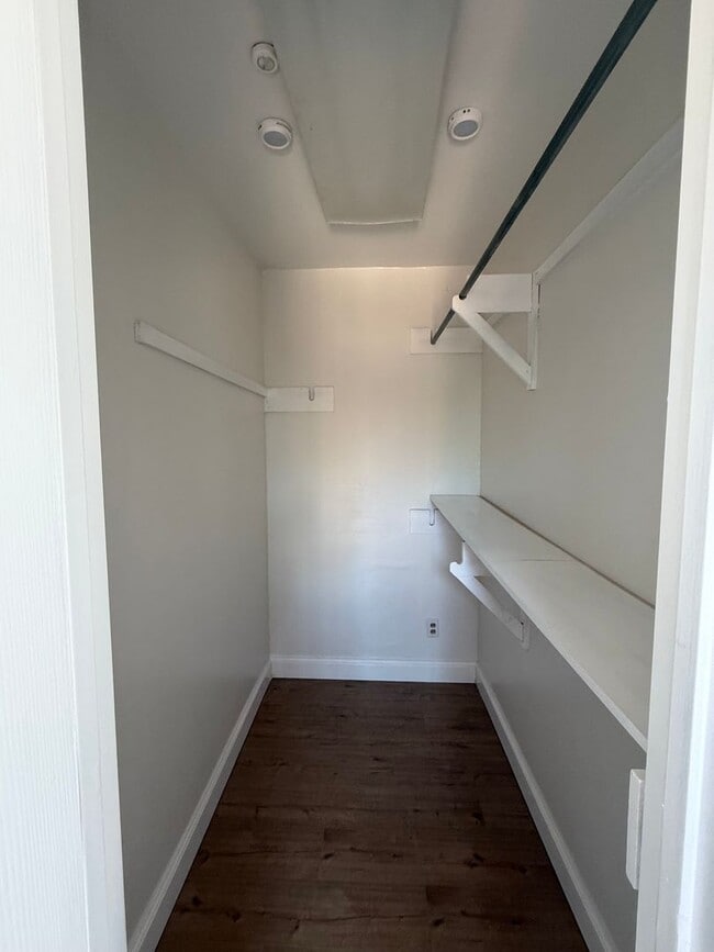 Building Photo - Prime Nashville Location with Comfort & Convenience