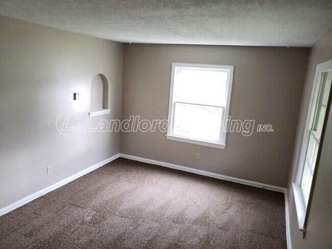 Building Photo - $599 Security Deposit Special!