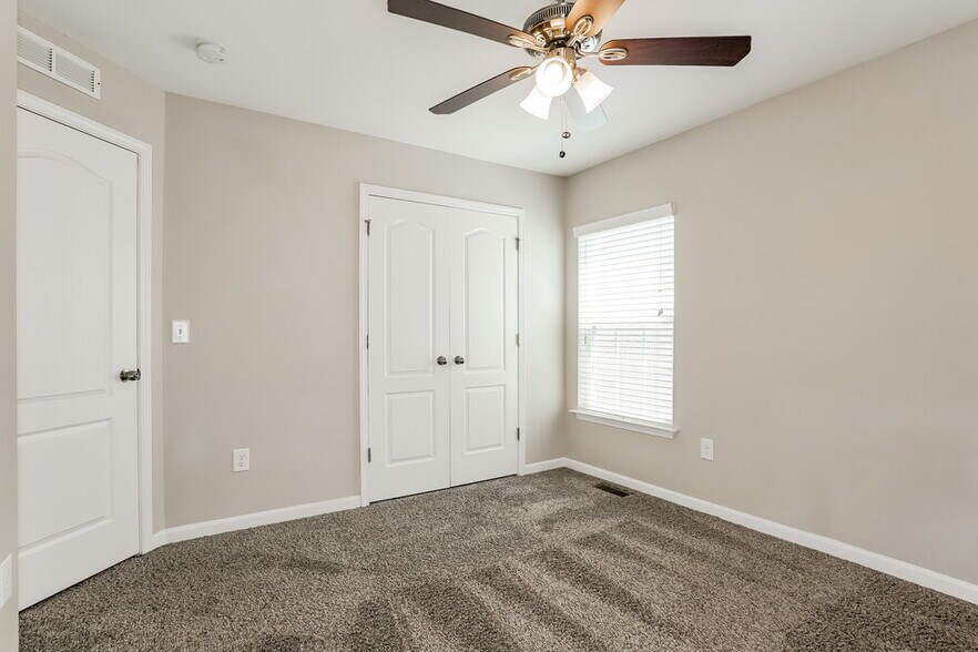 Building Photo - 1335 Lombar St