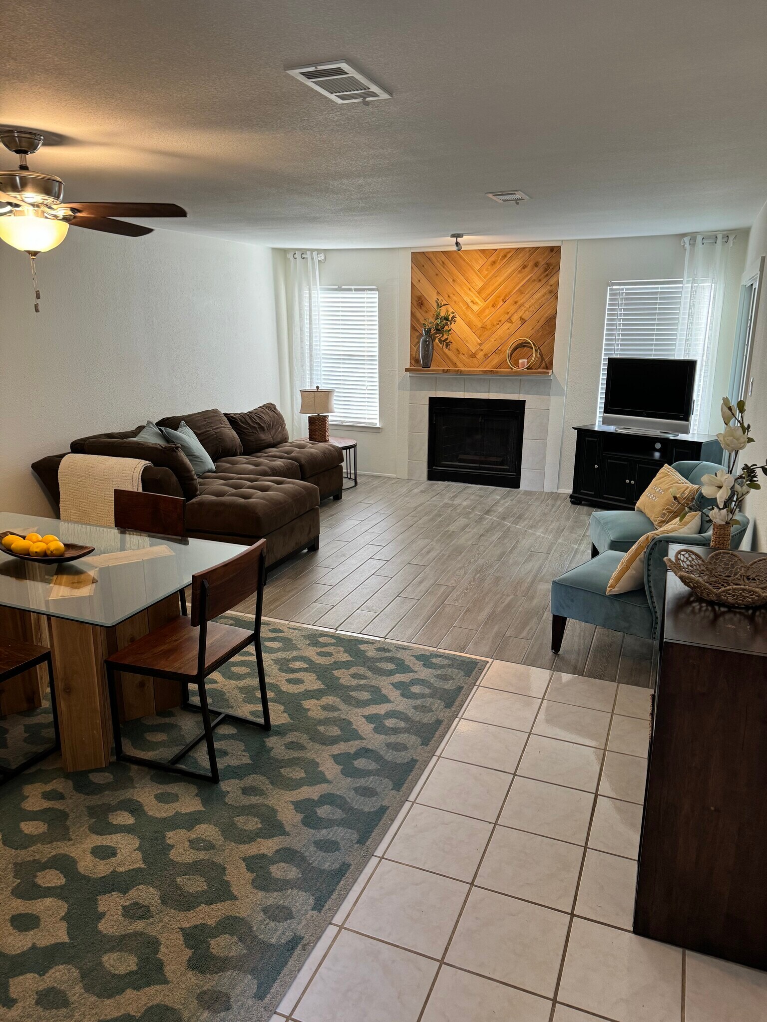 Building Photo - 604 Highcrest Dr