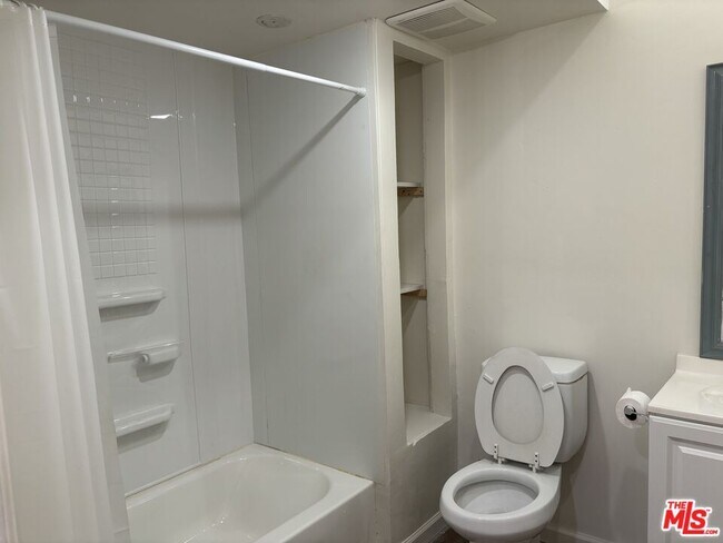 Building Photo - 1412 S Sherbourne Dr